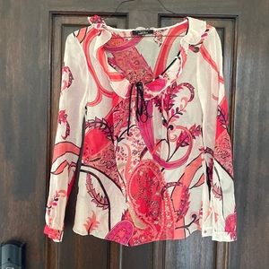 Elie Tahari gorgeous print blouse in pink, white and black. Size Large.